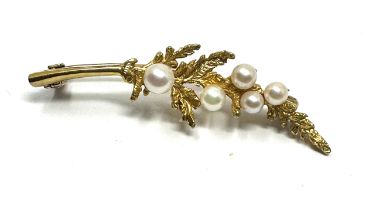 Vintage 9ct gold leaf design & pearl brooch weight 3g