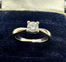 18ct gold diamond solitaire ring set with 0.26ct diamond weight 2.9g