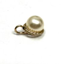 small 14ct gold pearl pendant weight 0.5g