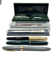 Selection of vintage fountain pens etc inc 2 14ct gold nib pens & parker 51 fountain pen