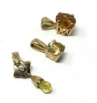 3 x 9ct gold citrine pendants (3.3g)