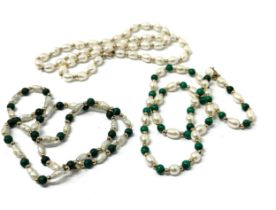 3 x 9ct gold cultured pearl & malachite single strand necklace (31.6g)