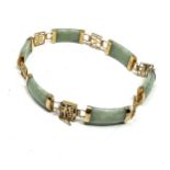 9ct gold jade Oriental style panel bracelet (11g)