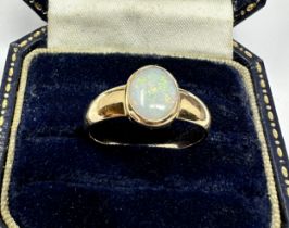 14ct gold opal ring (3.4g)