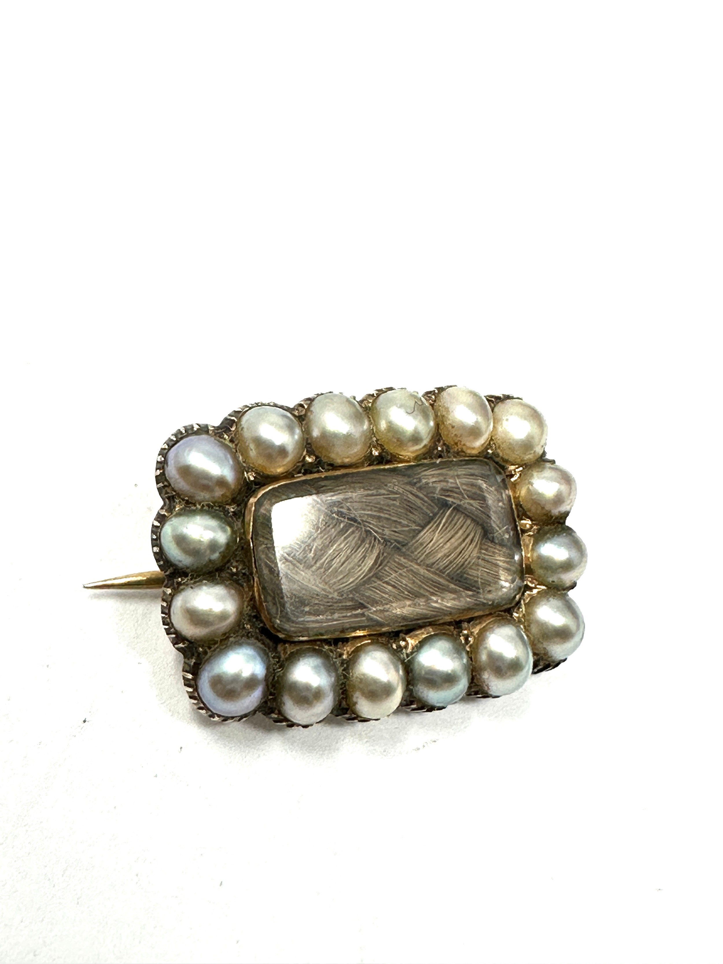 Antique gold & pearl mourning brooch (5g)