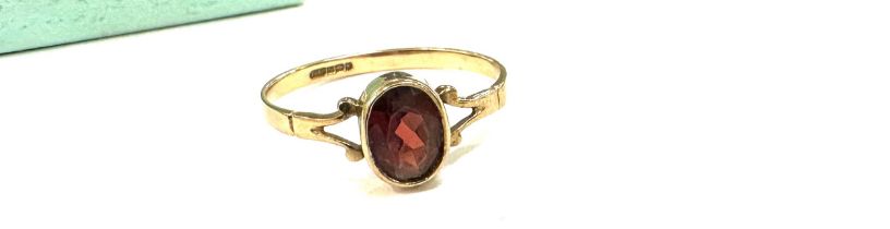 9ct gold ladies garnet ring size J weight 3.5 grams