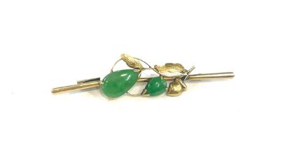 Chinese 15ct gold and jade bar brooch total weight 2.2grams