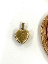 9ct gold heart locket pendant, approximate weight 1.8g