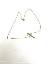 9ct gold cross pendant on a 9ct gold chain, total weight 2.5 grams