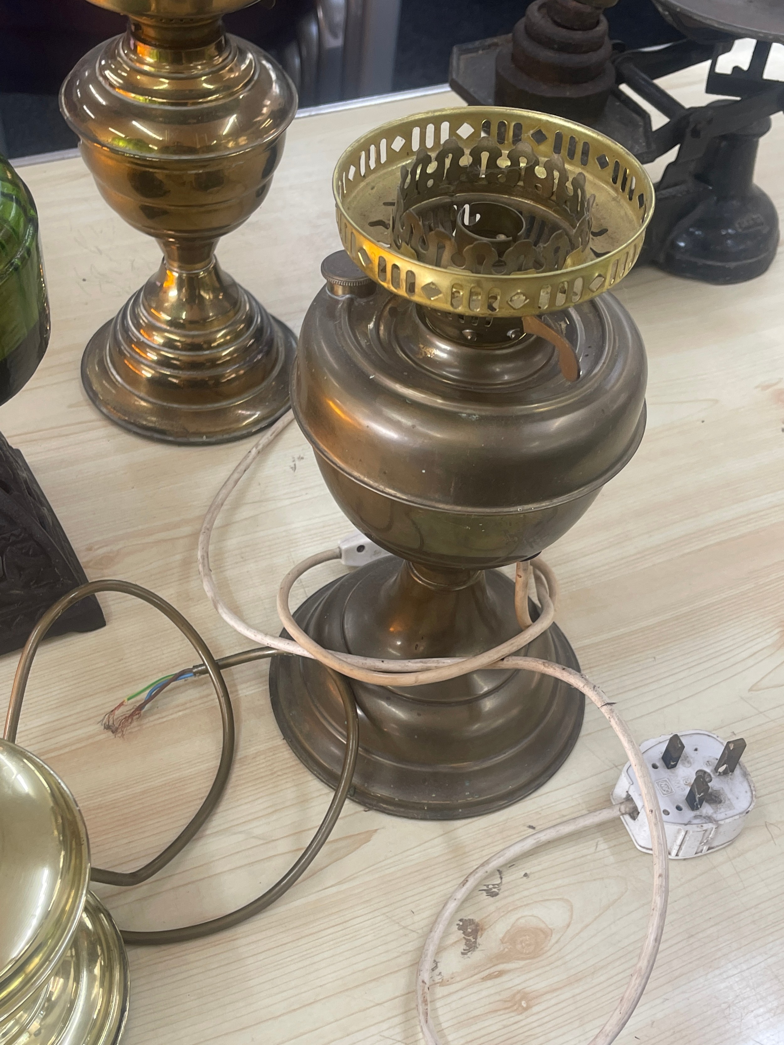 Selection of 4 vintage oil lamps, spares and repairs - Image 4 of 4