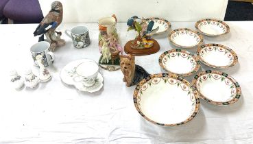 Selection of miscellaneous to include Goebel porcelain bird figure, Sylvac, pottery pieces etc