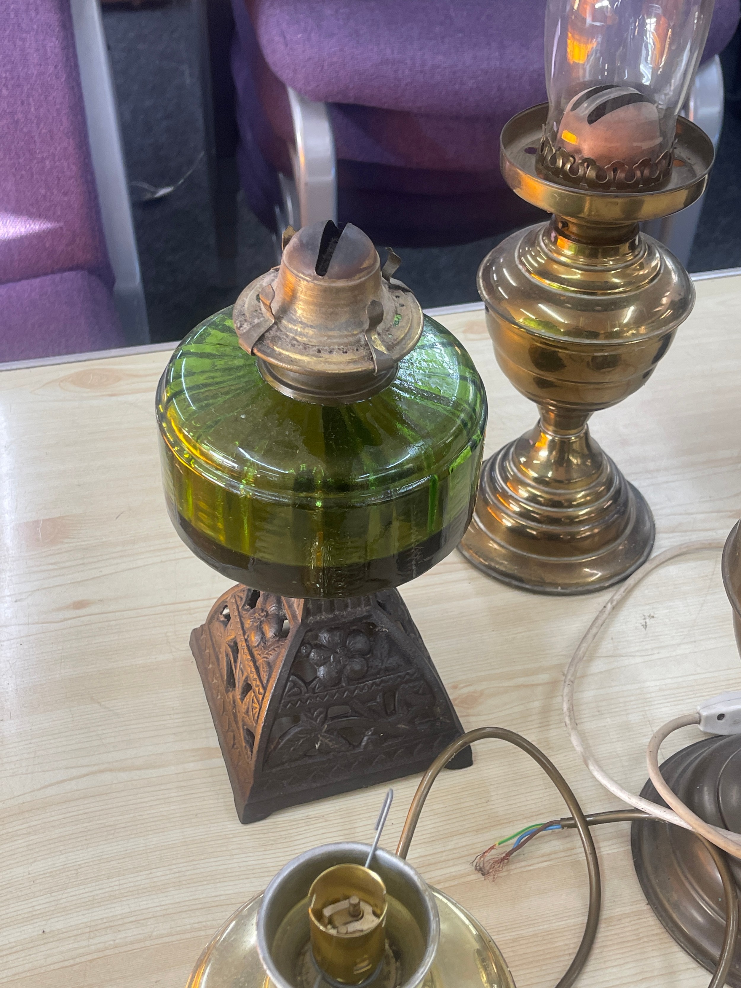 Selection of 4 vintage oil lamps, spares and repairs - Image 3 of 4