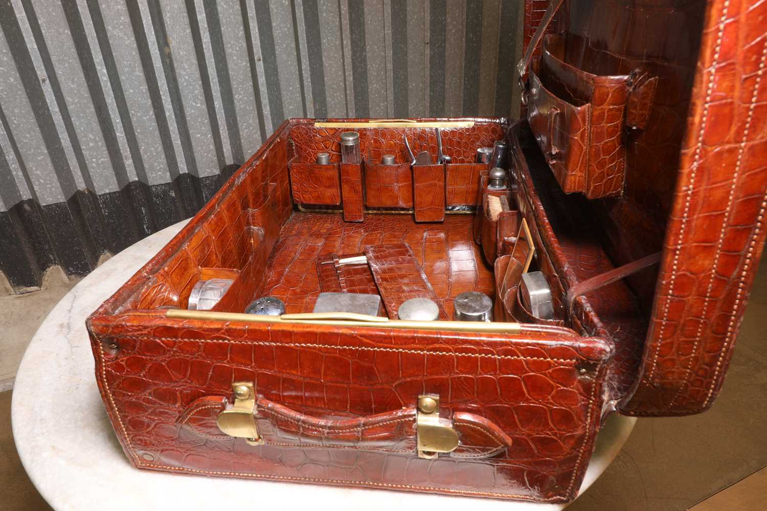 An Edwardian crocodile leather gentleman's vanity case, - Bild 5 aus 6