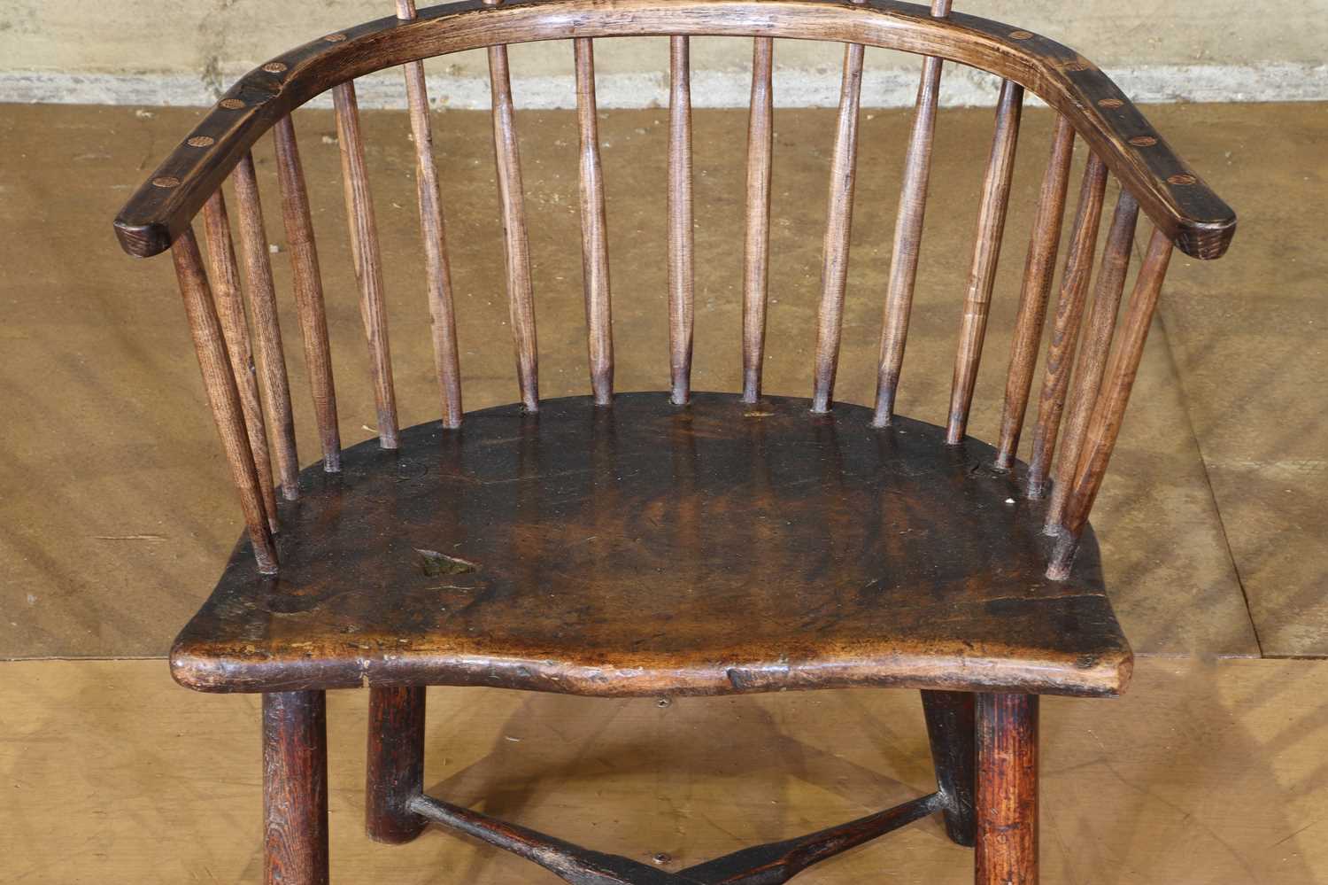 An elm and beech child's comb-back Windsor armchair, - Image 4 of 6