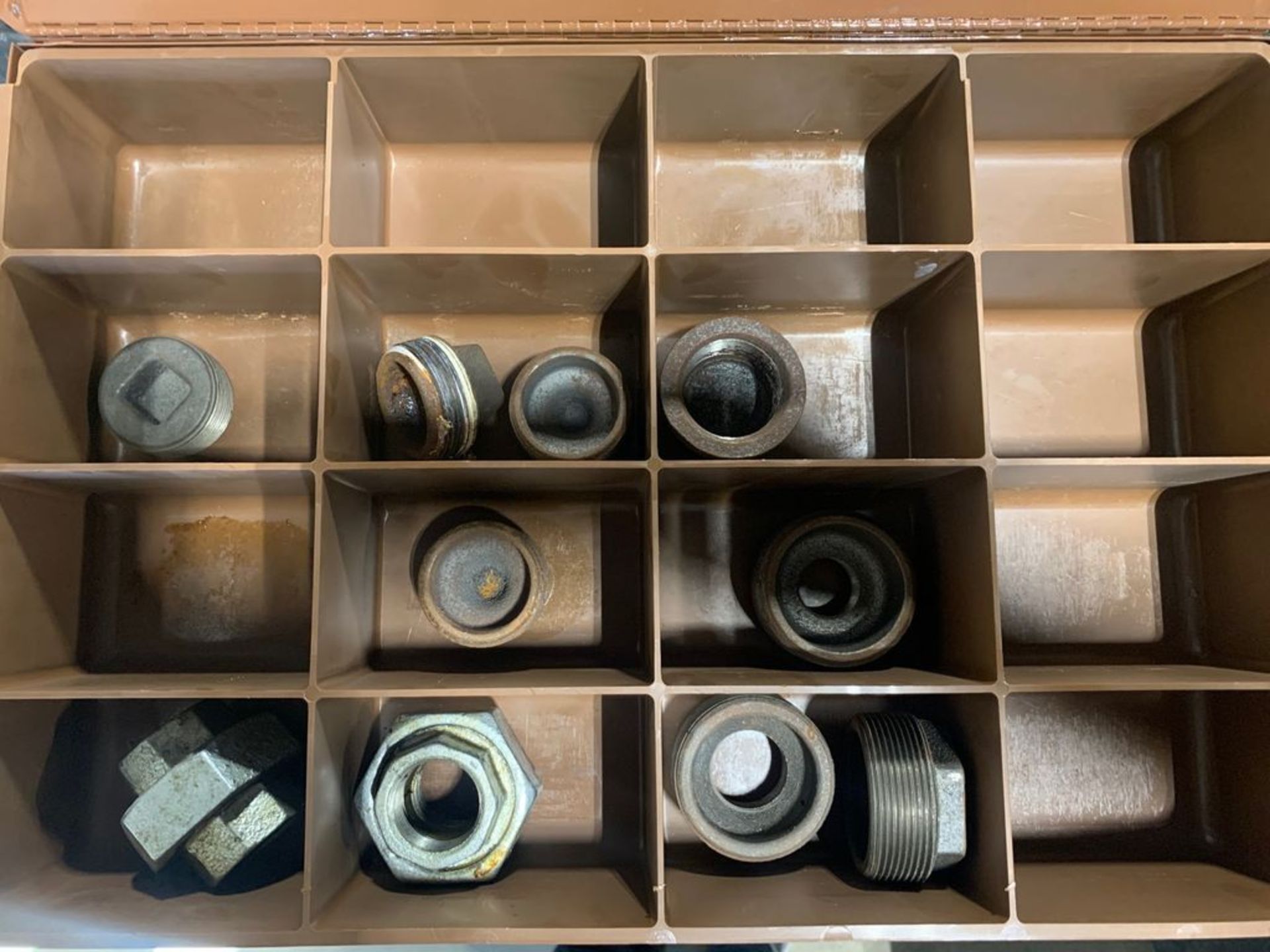 LAWSON PRODUCTS IRON PIPE FITTINGS / ENTIRE CONTENTS OF CASE INCLUDED LOT 19 - Image 3 of 4