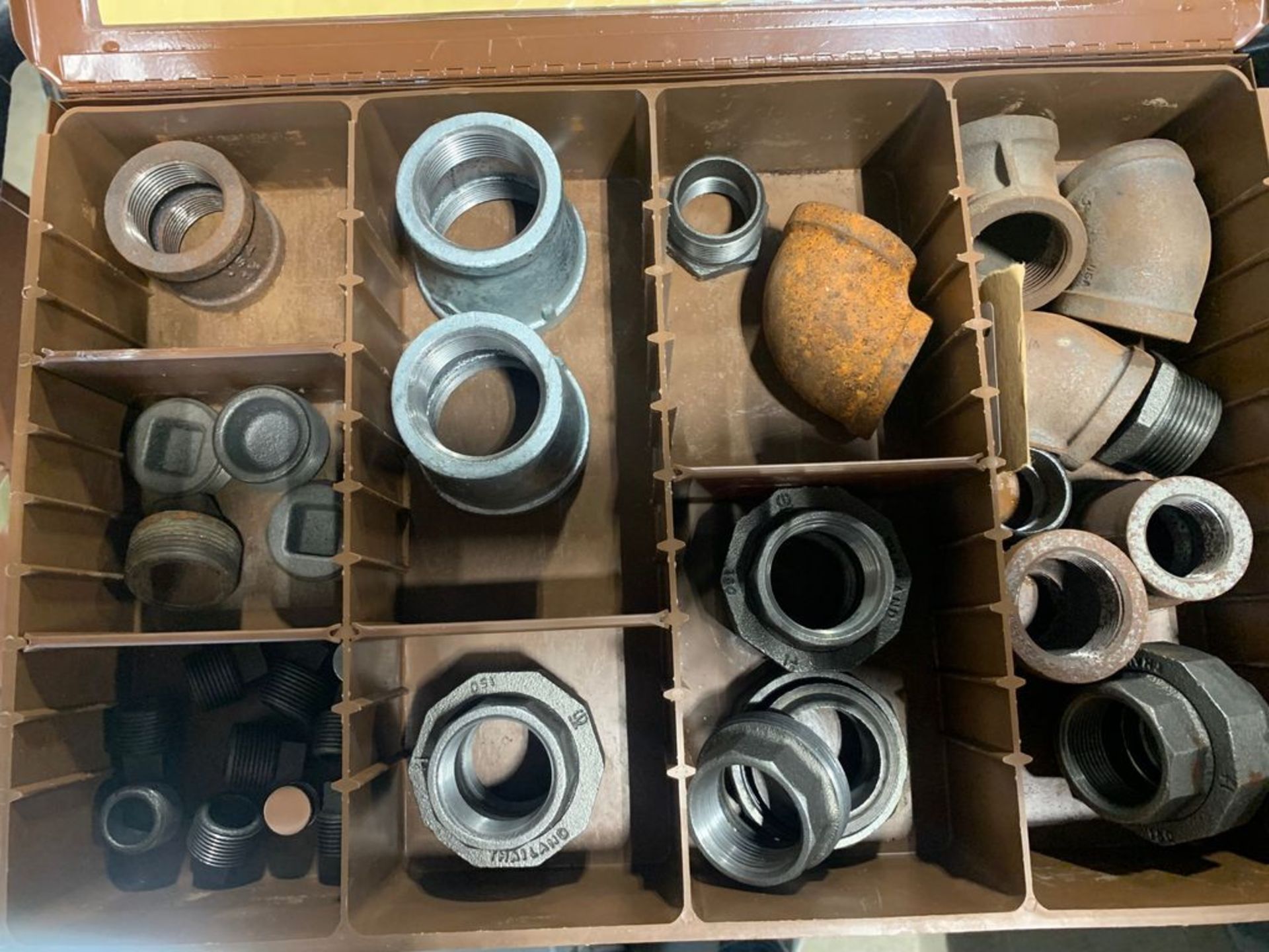 LAWSON PRODUCTS IRON PIPE FITTINGS / ENTIRE CONTENTS OF CASE INCLUDED LOT 16 - Image 3 of 4