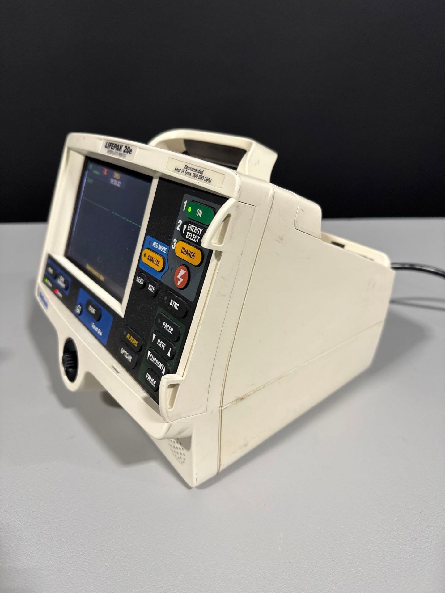 MEDTRONIC/PHYSIO CONTROL LIFEPAK 20E DEFIB WITH PACING, 3 LEAD ECG, ANALYZE (AED MODE) - Image 4 of 8