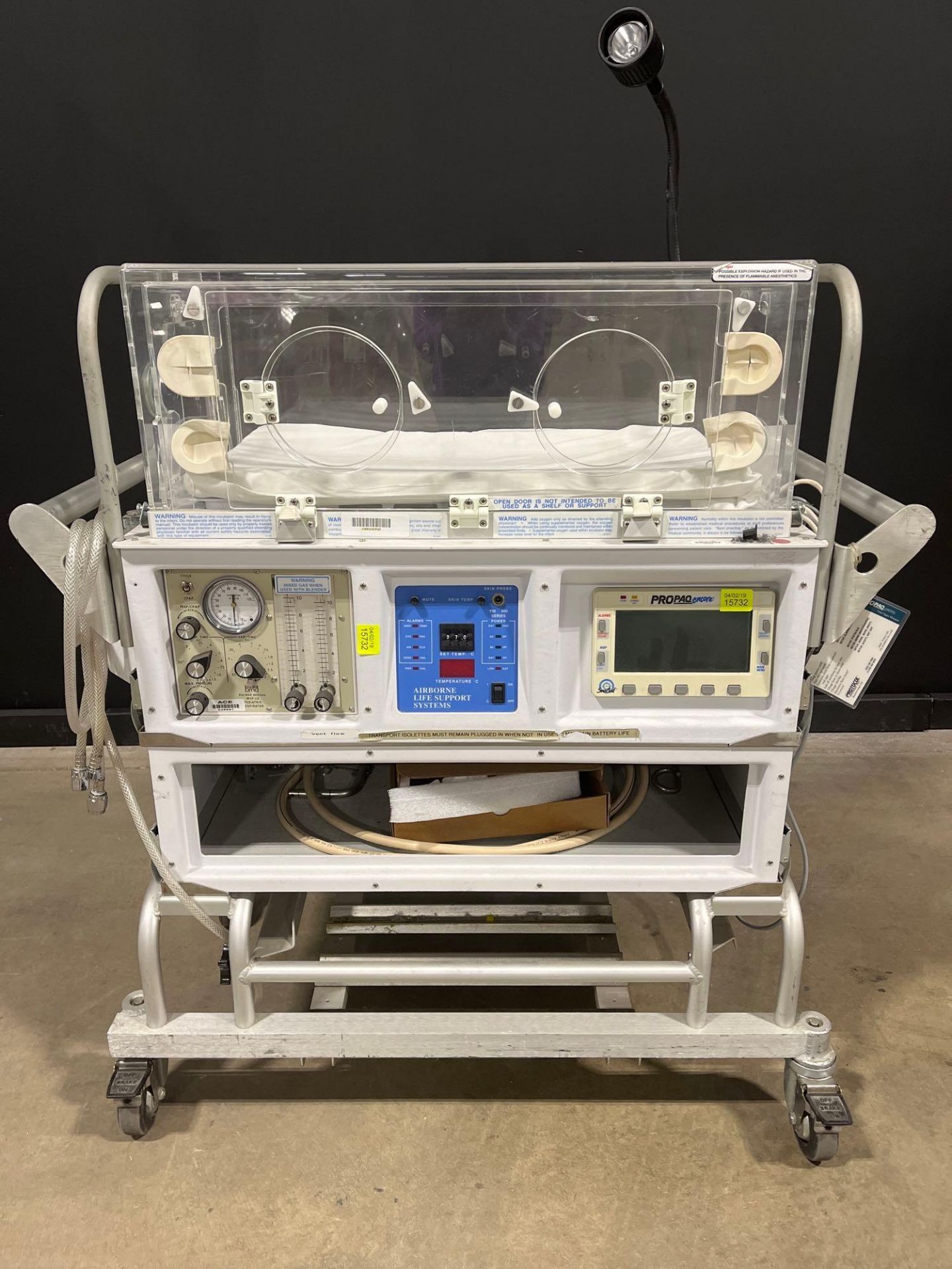 AIRBORNE LIFE SUPPORT SYSTEMS INFANT INCUBATOR