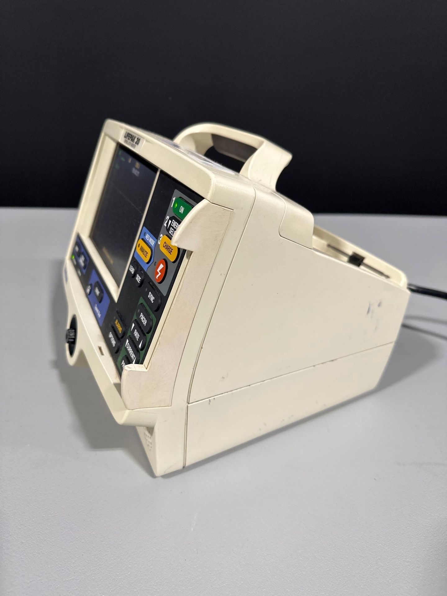 MEDTRONIC/PHYSIO CONTROL LIFEPAK 20 DEFIB WITH PACING, 3 LEAD ECG, ANALYZE (AED MODE) - Image 4 of 8