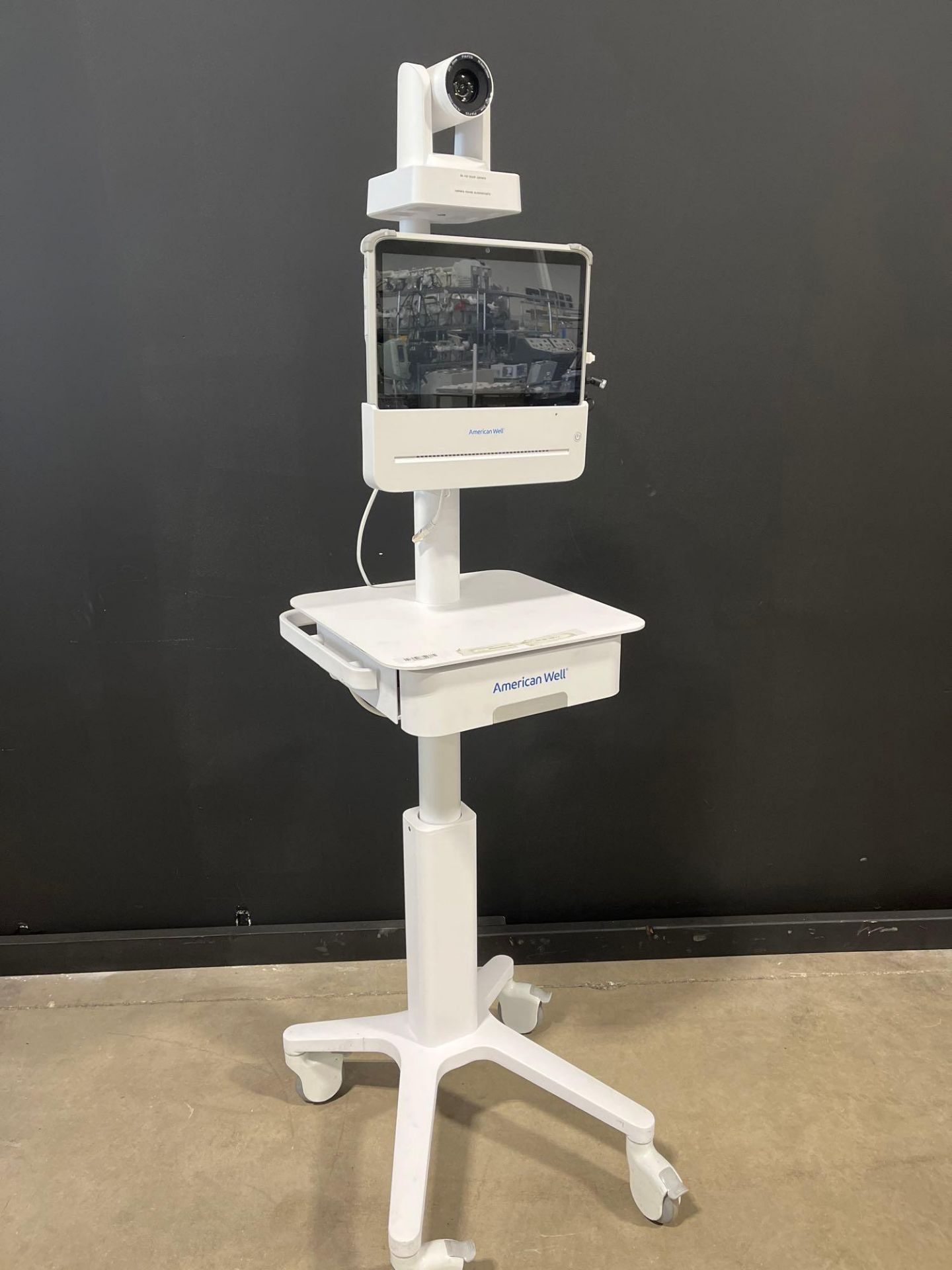TANGENT MEDIX T13 V2 MEDICAL TABLET ON AMERICAN WELL CART - Image 2 of 4