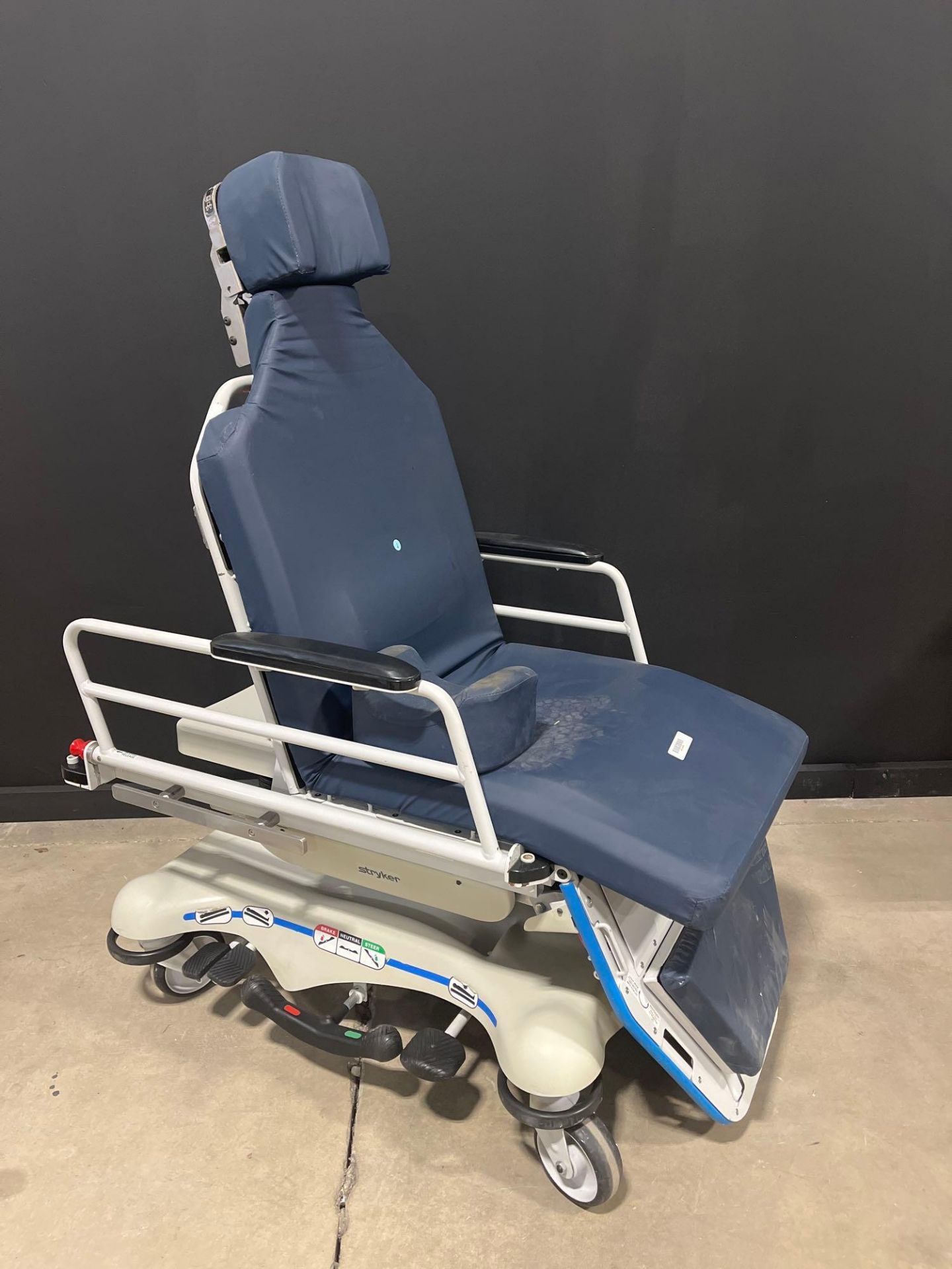 STRYKER 5051 STRETCHER CHAIR