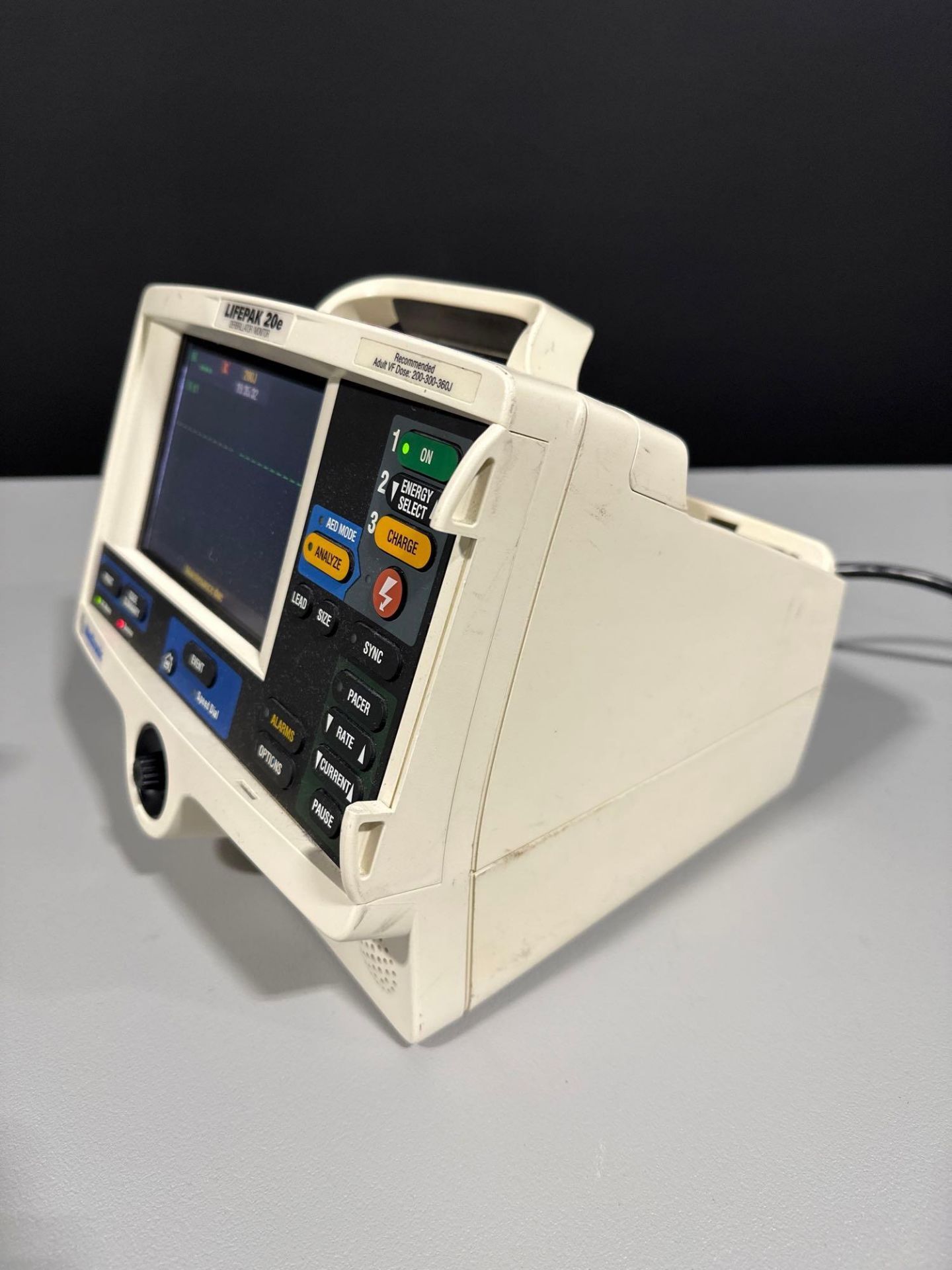 MEDTRONIC/PHYSIO CONTROL LIFEPAK 20E DEFIB WITH PACING, 3 LEAD ECG, ANALYZE (AED MODE) - Image 3 of 8