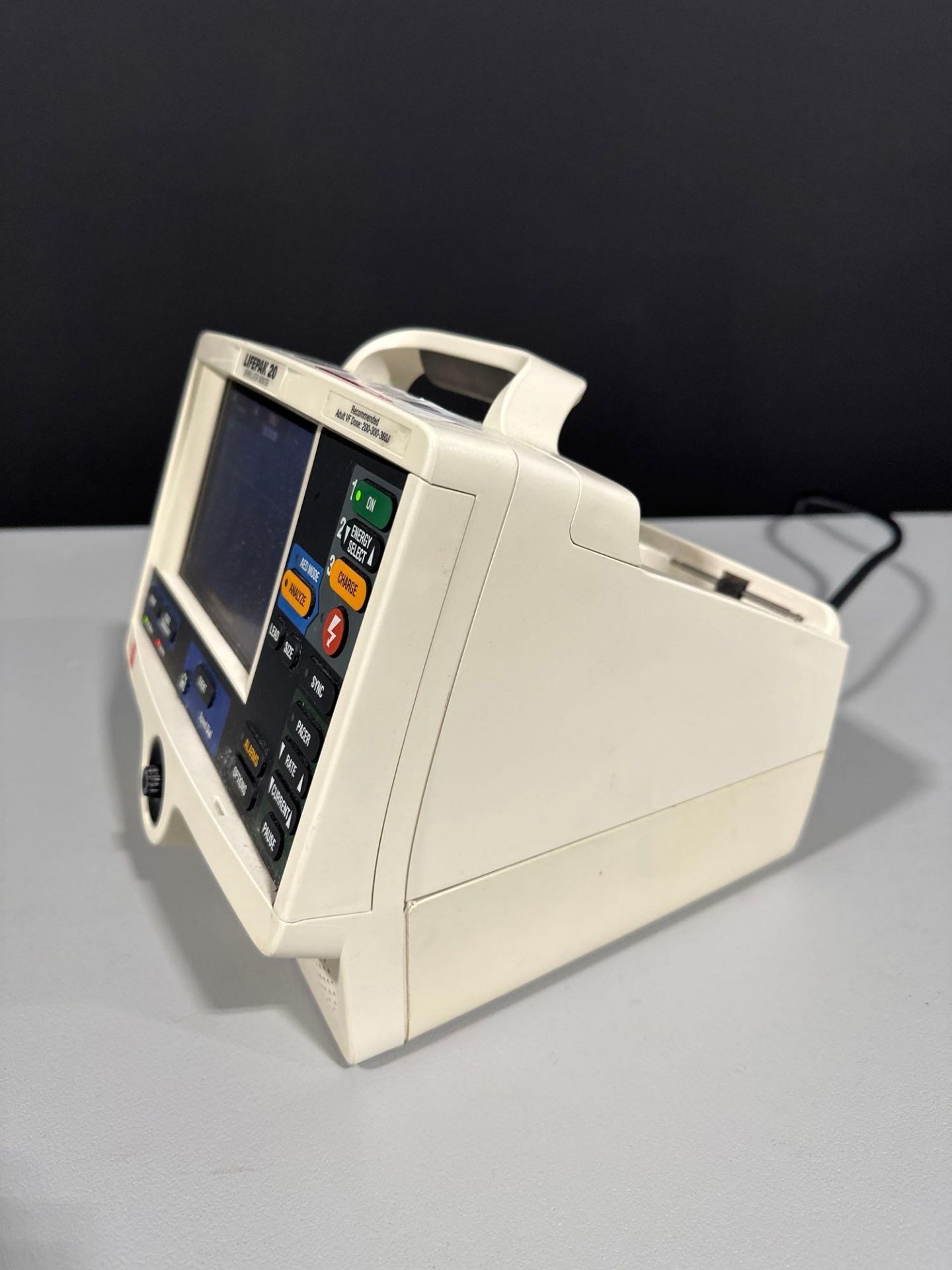 MEDTRONIC/PHYSIO CONTROL LIFEPAK 20 DEFIB WITH PACING, 3 LEAD ECG, ANALYZE (AED MODE) - Image 4 of 8