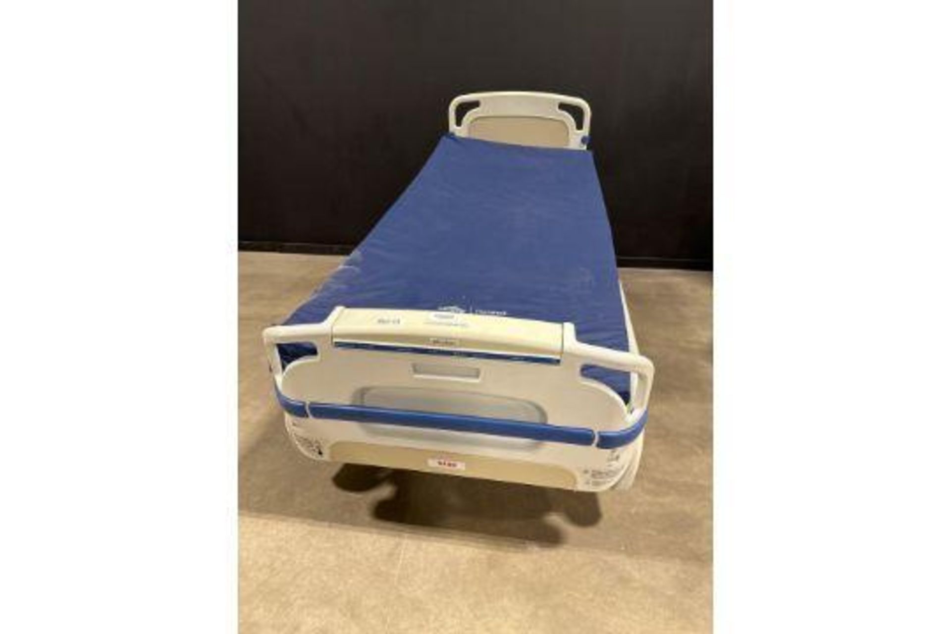 STRYKER 3002 S3 HOSPITAL BED - Image 2 of 2