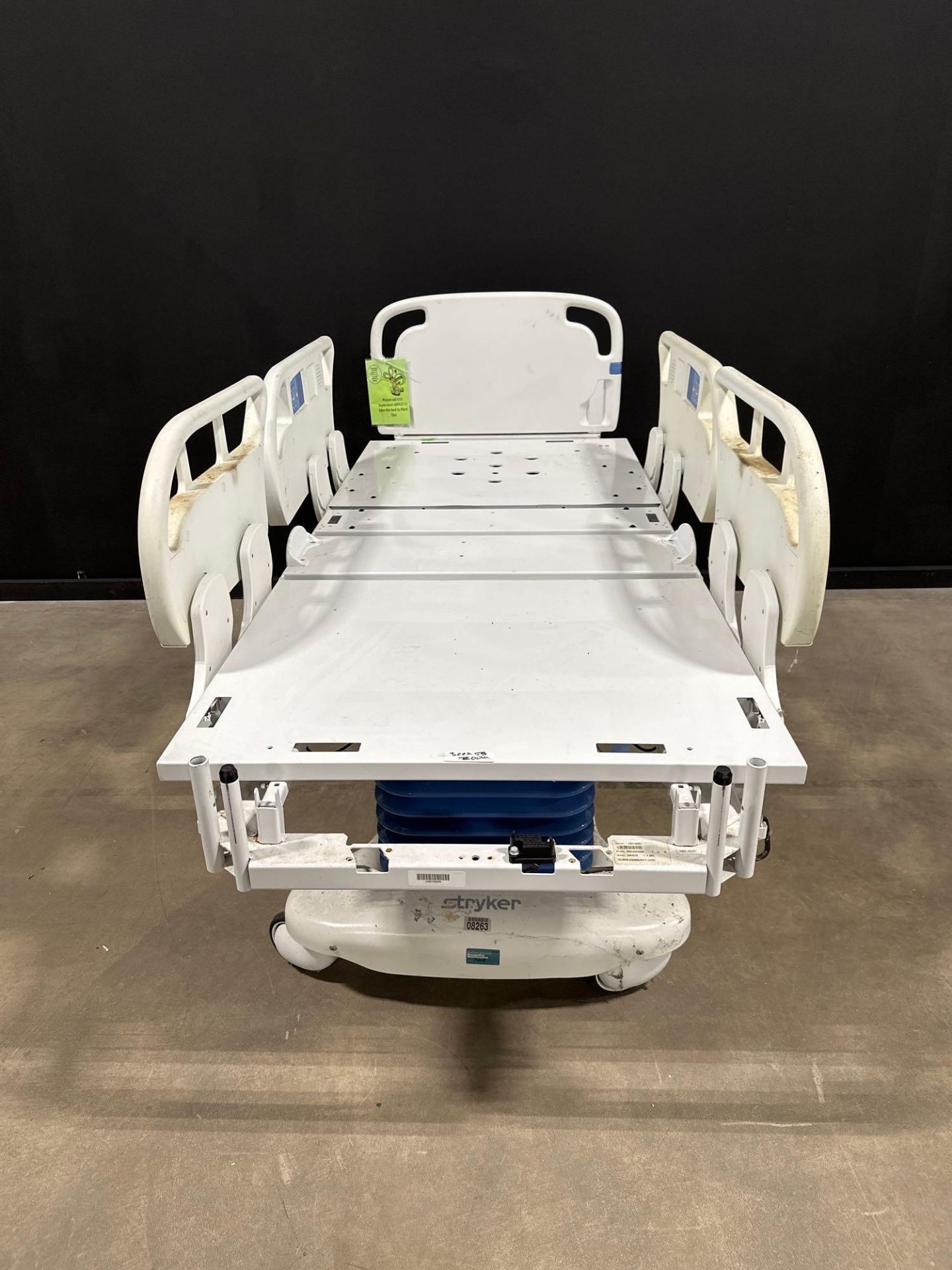 STRYKER 3002 S3 ZOOM HOSPITAL BED - Image 2 of 4