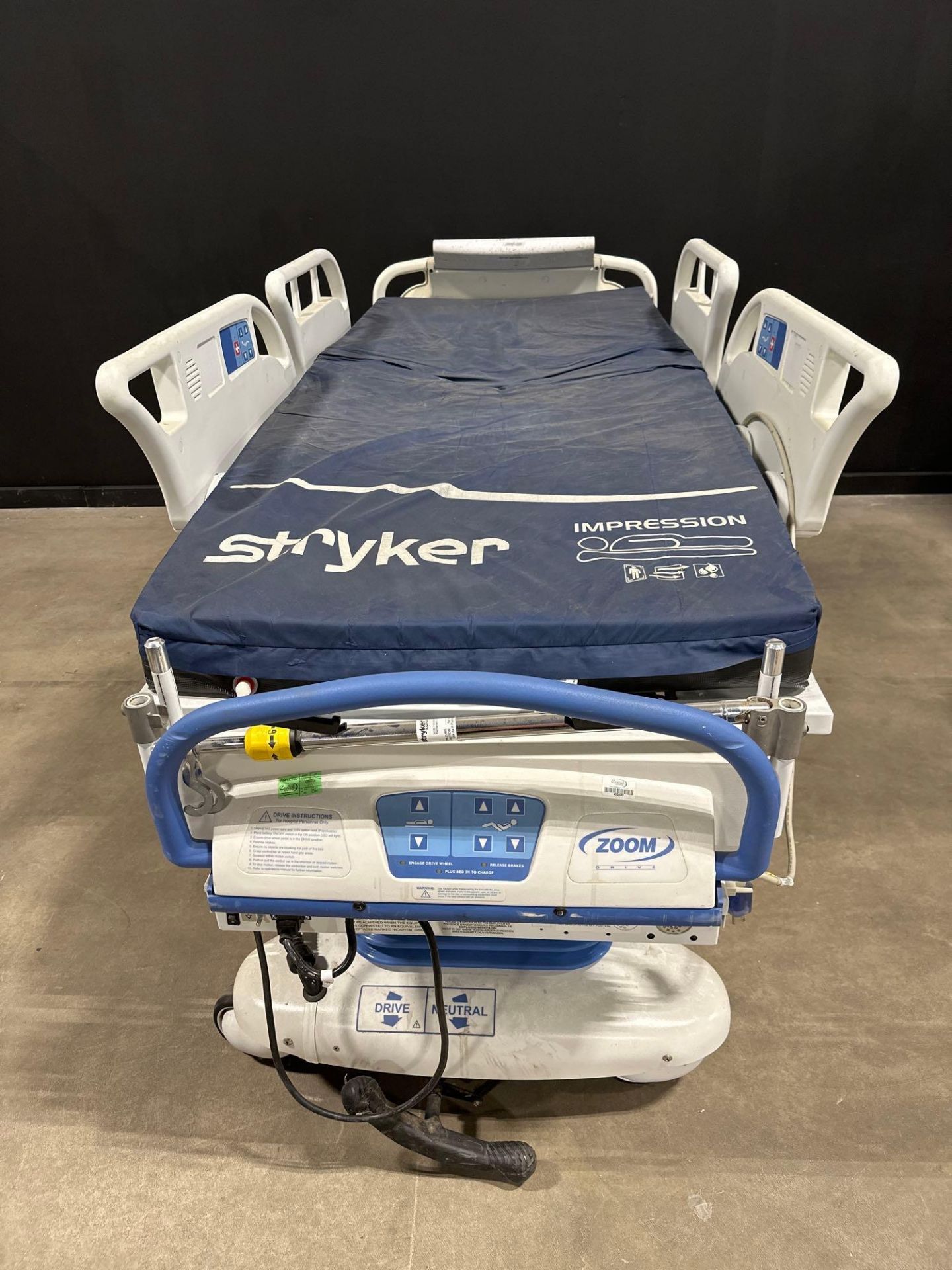 STRYKER 3002 S3 ZOOM HOSPITAL BED - Image 4 of 4