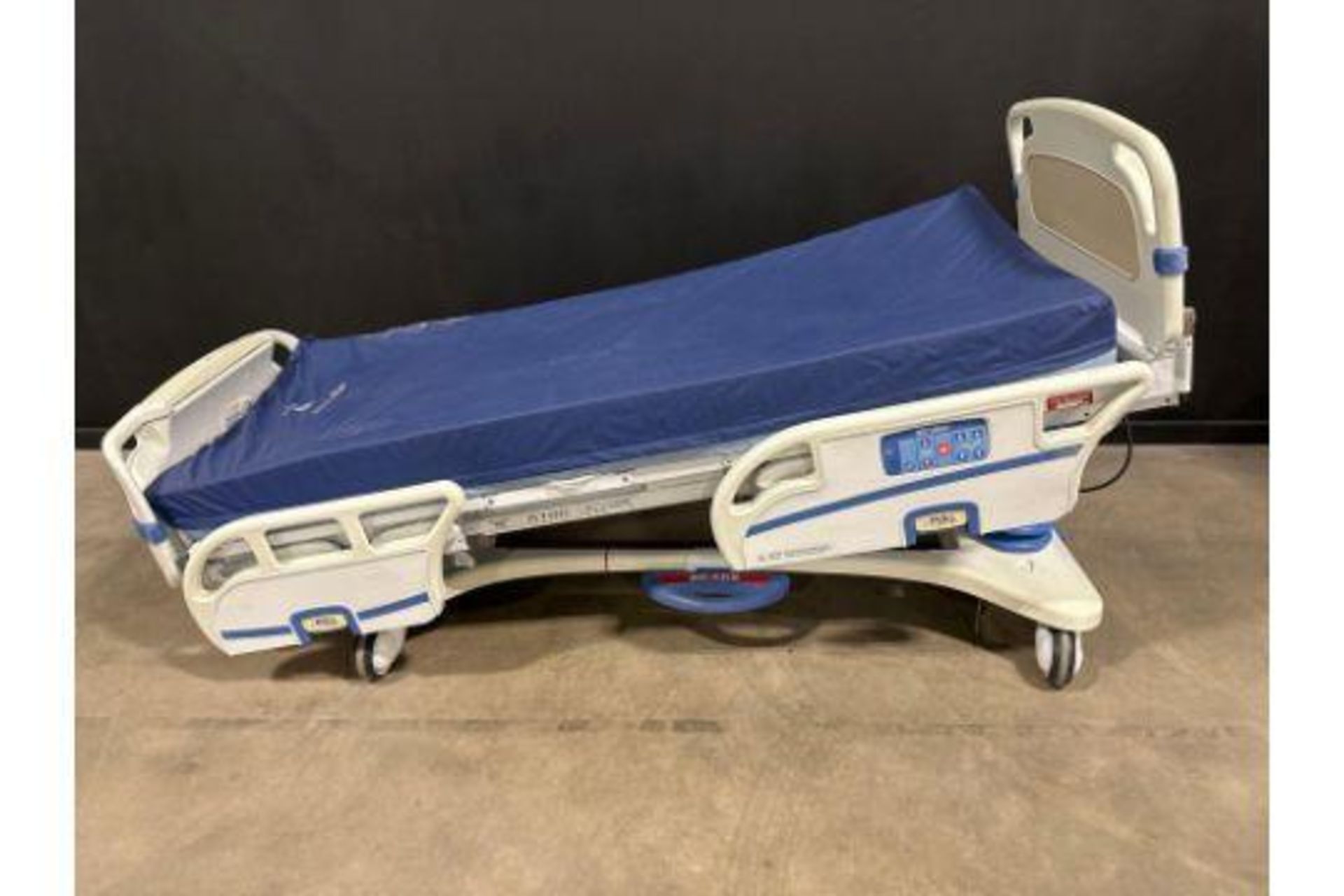 STRYKER 3002 S3 HOSPITAL BED