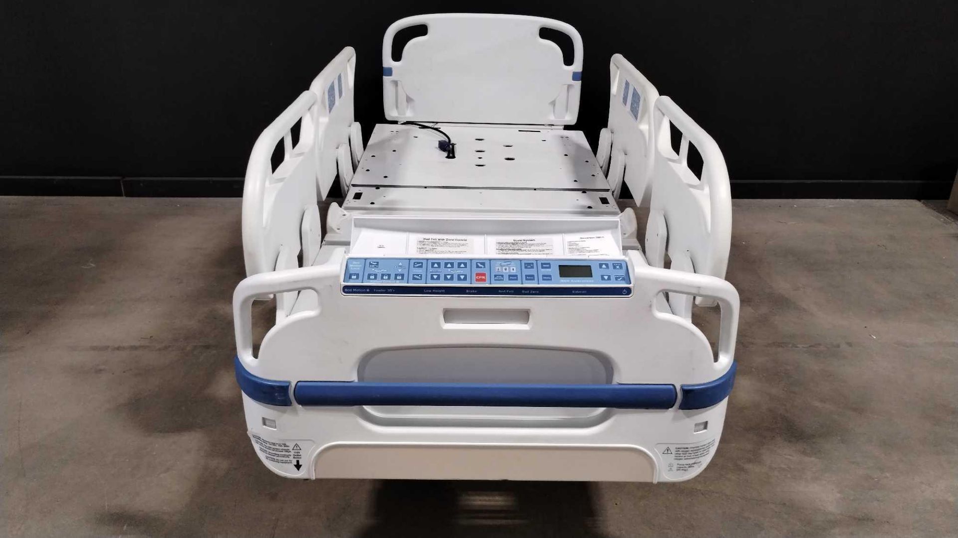 STRYKER 3002 S3 HOSPITAL BED - Image 2 of 4