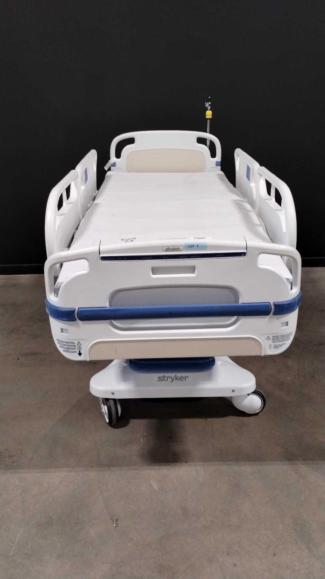 STRYKER 3005 S3 HOSPITAL BED - Image 2 of 4
