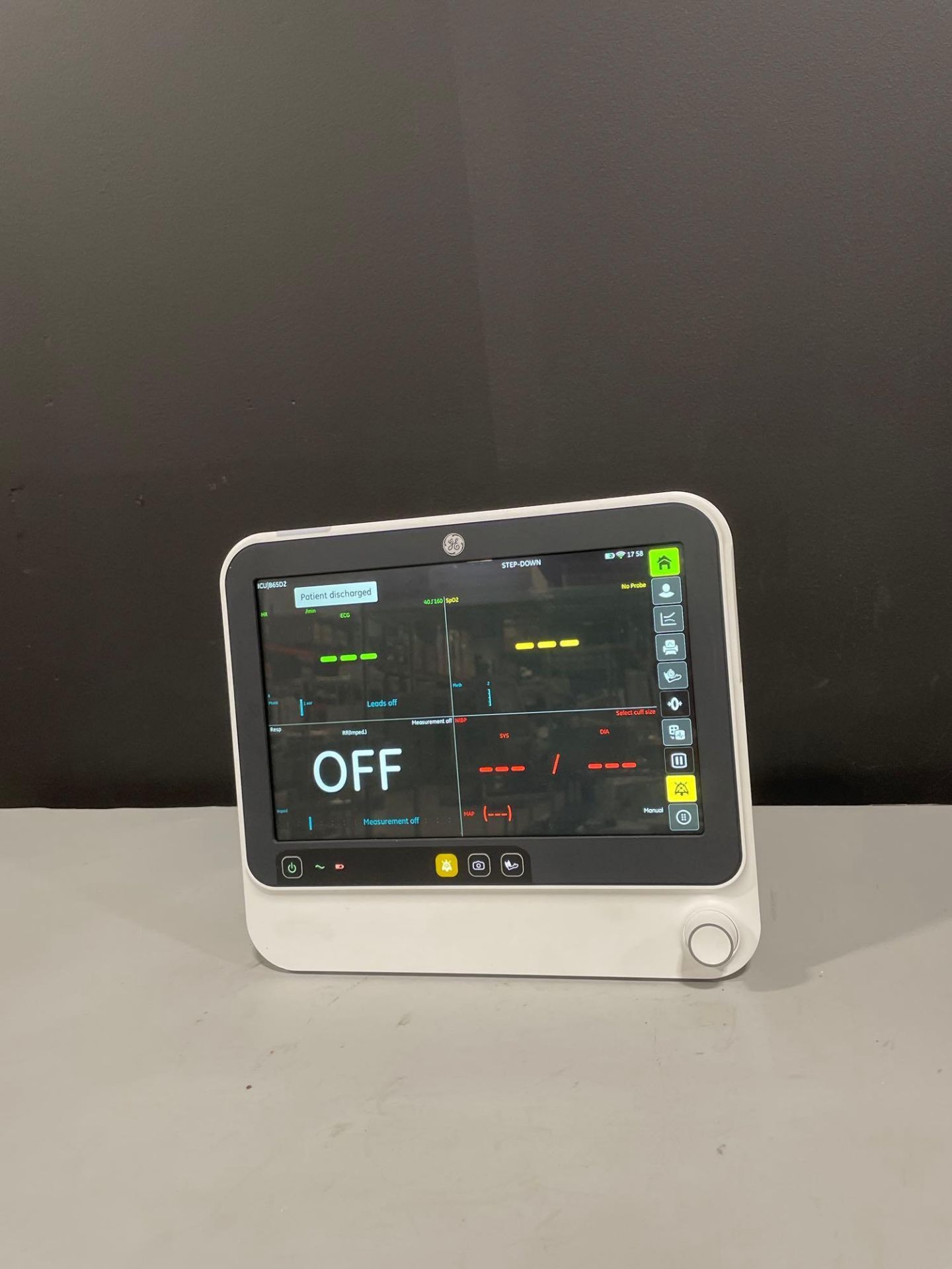GE B125 PATIENT MONITOR