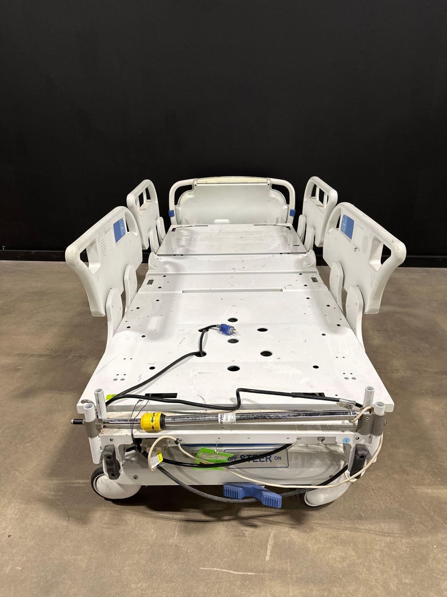 STRYKER 3005 S3 HOSPITAL BED - Image 4 of 4