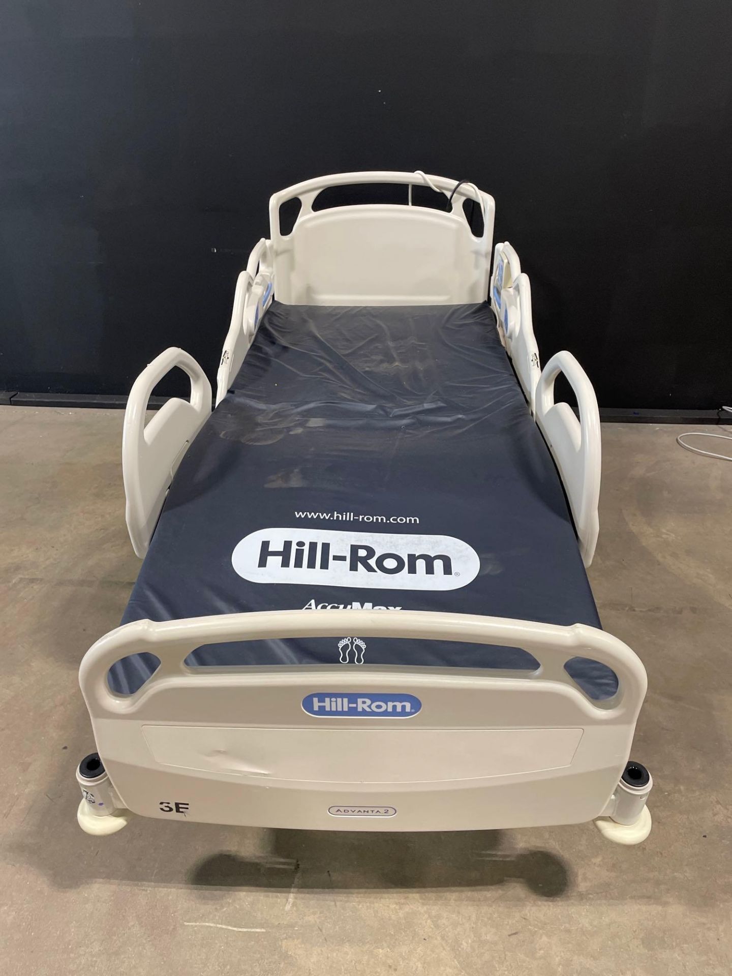 HILL-ROM ADVANTA 2 HOSPITAL BED