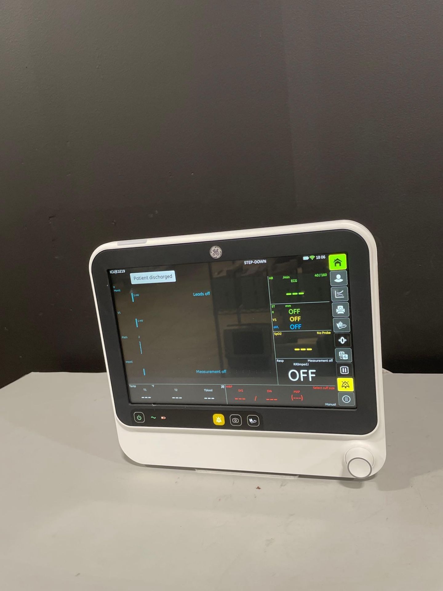 GE B125 PATIENT MONITOR