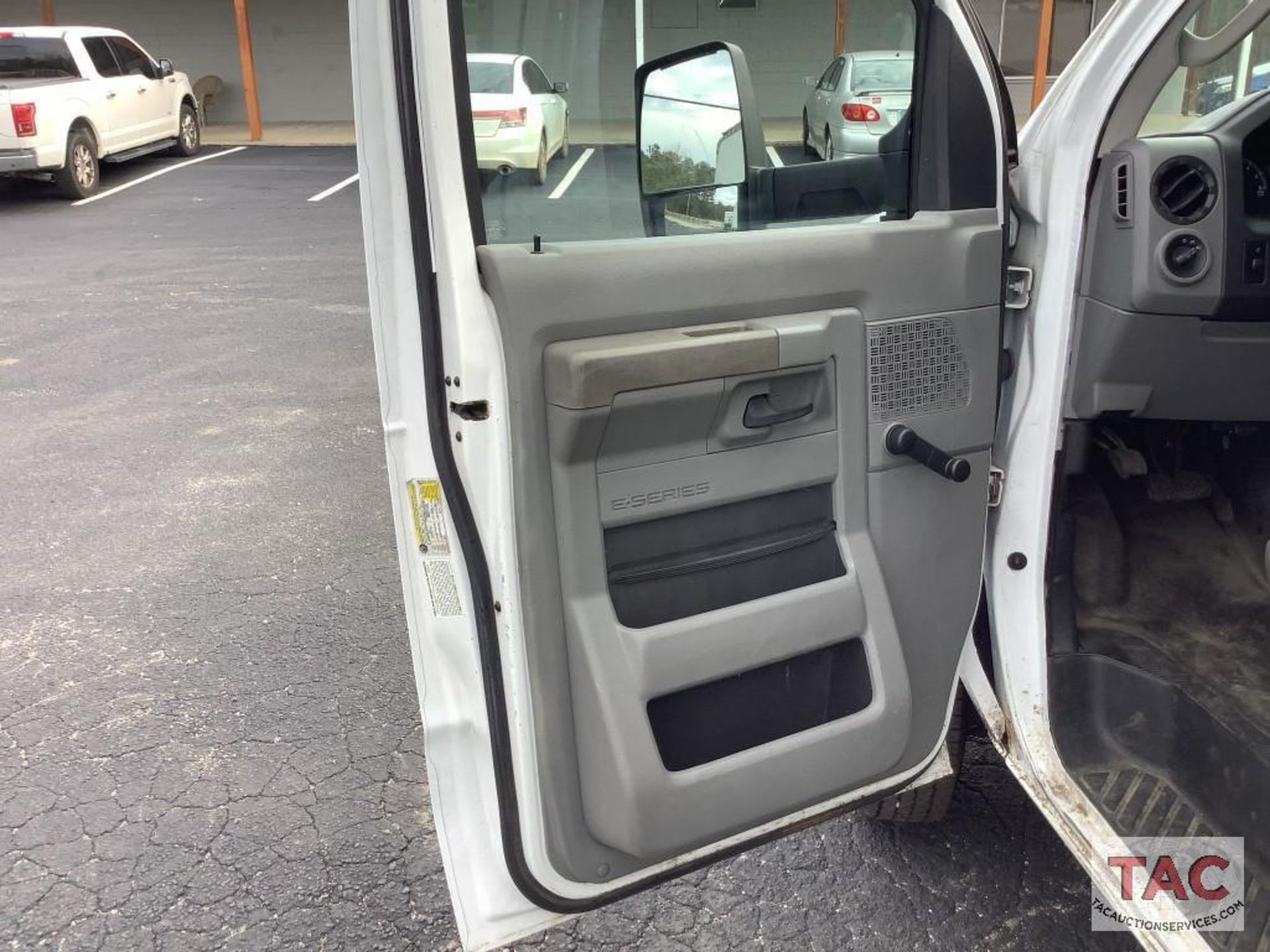 2015 Ford E-350 Box Truck - Image 15 of 49