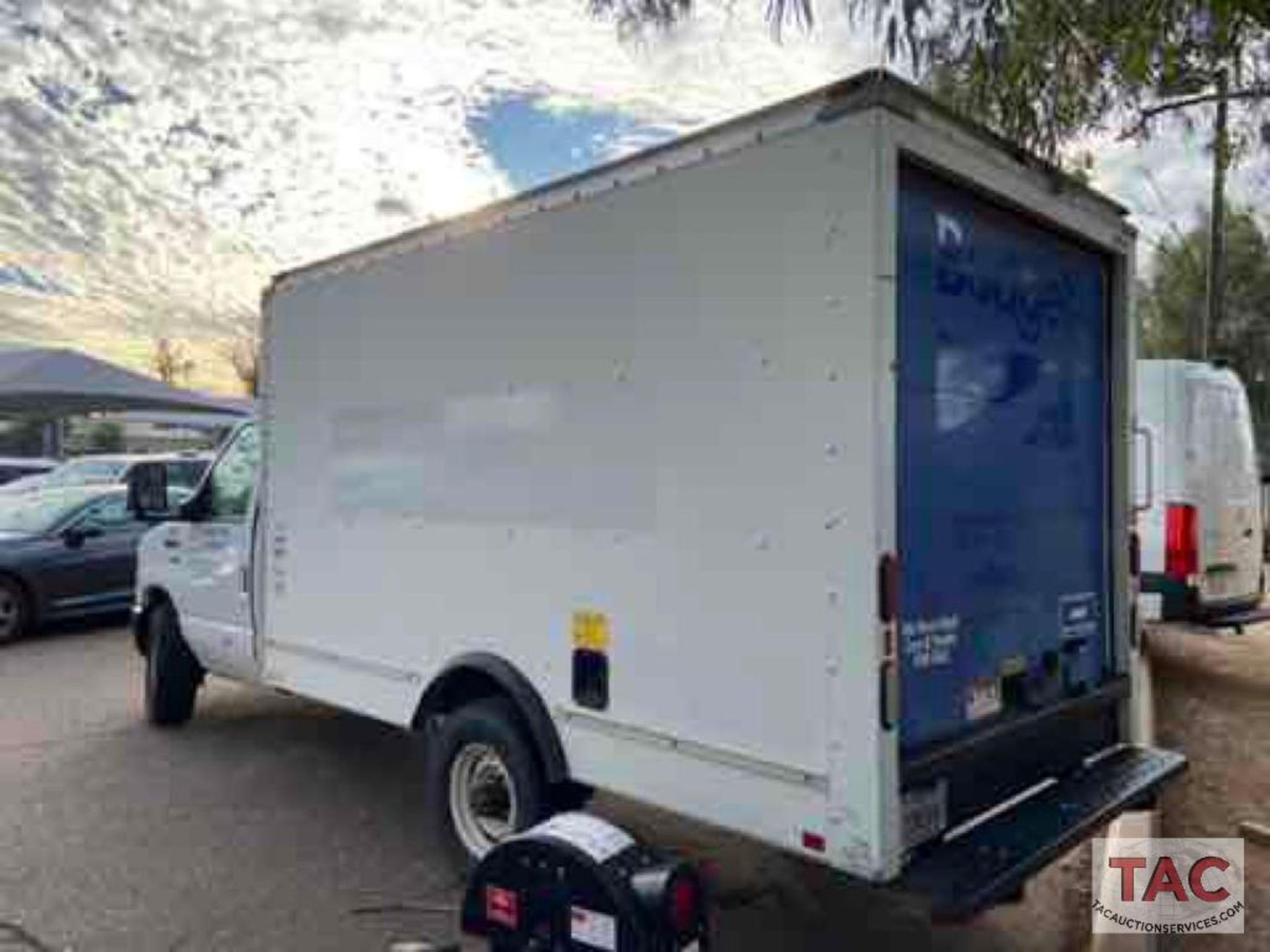 2014 Ford E-350 12ft Box Truck - Image 8 of 74