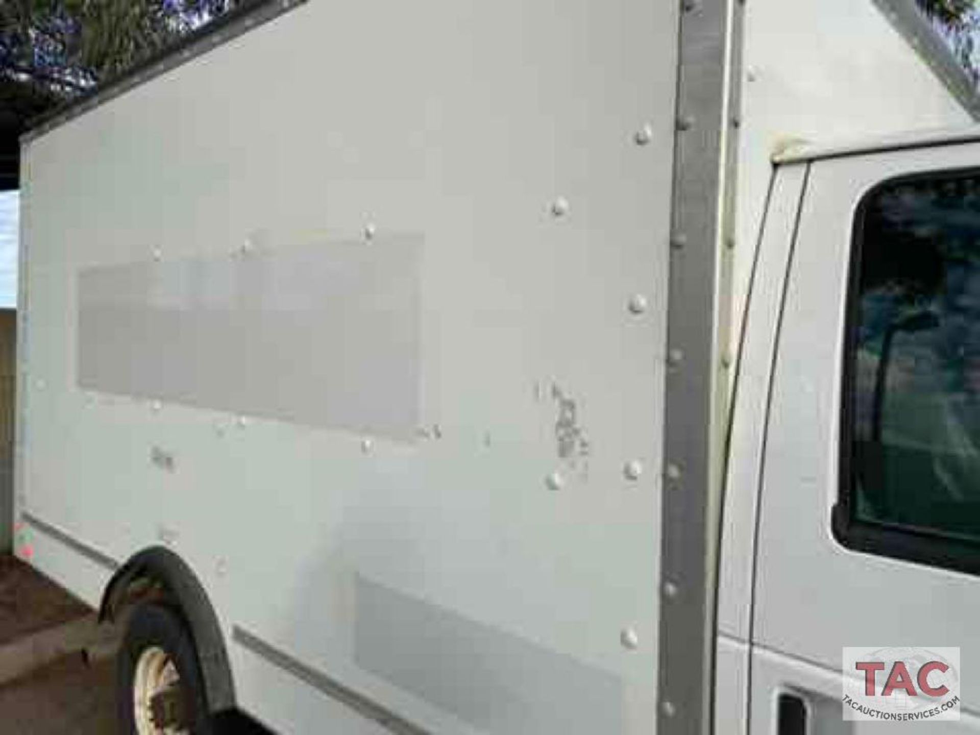 2014 Ford E-350 12ft Box Truck - Image 18 of 74