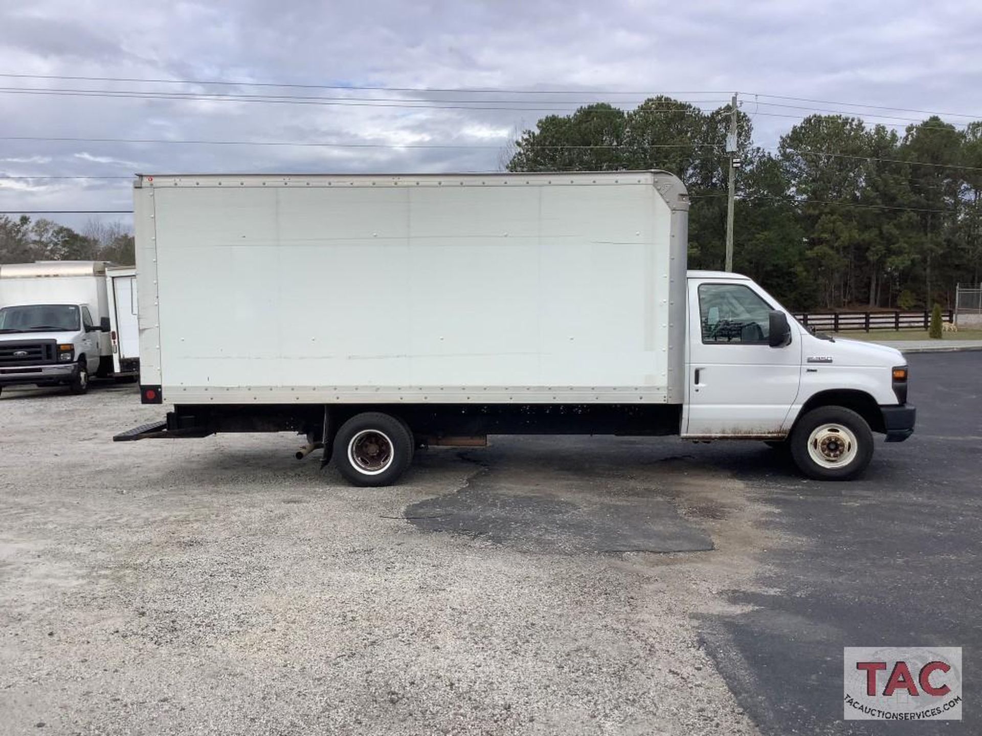 2015 Ford E-350 Box Truck - Image 7 of 49