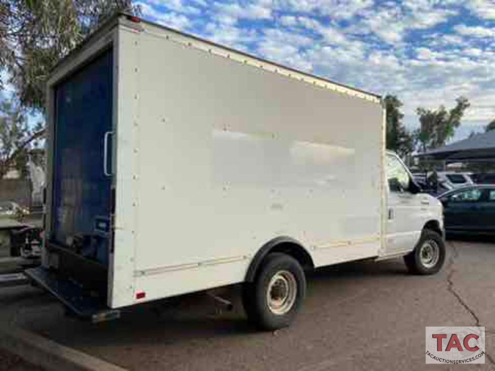 2014 Ford E-350 12ft Box Truck - Image 5 of 74