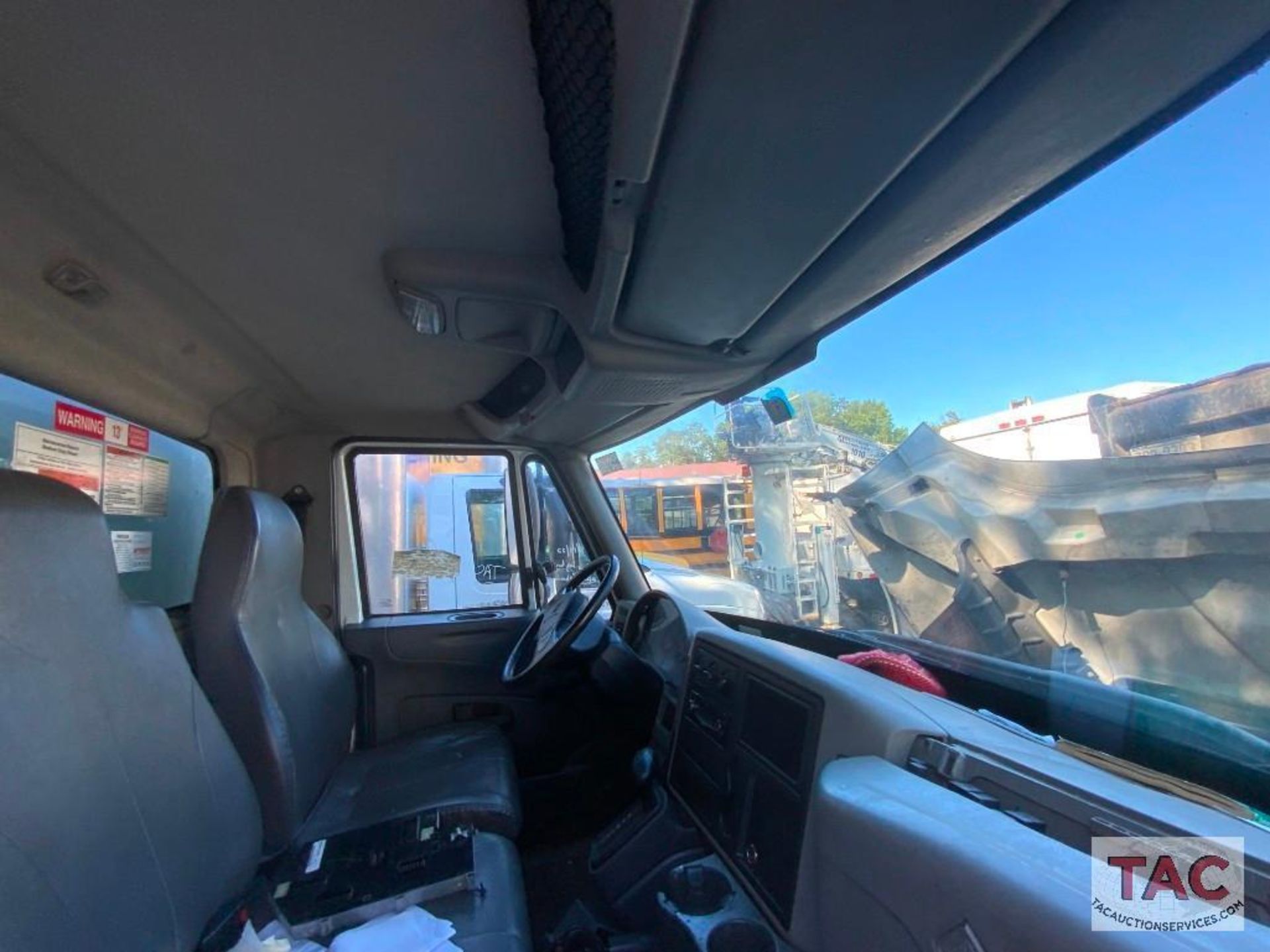 2015 International Durastar 4300 Box Truck - Image 24 of 55