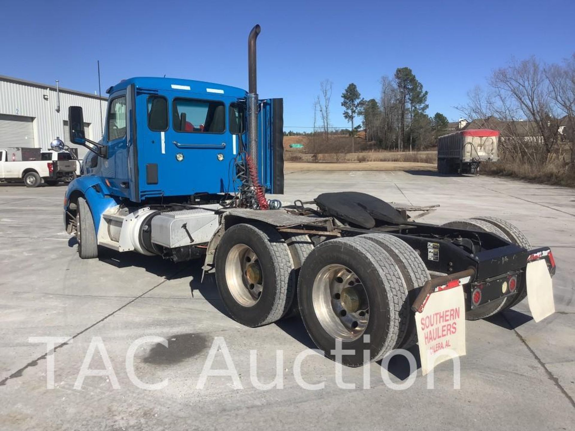 2015 Peterbilt 579 Day Cab - Image 8 of 75