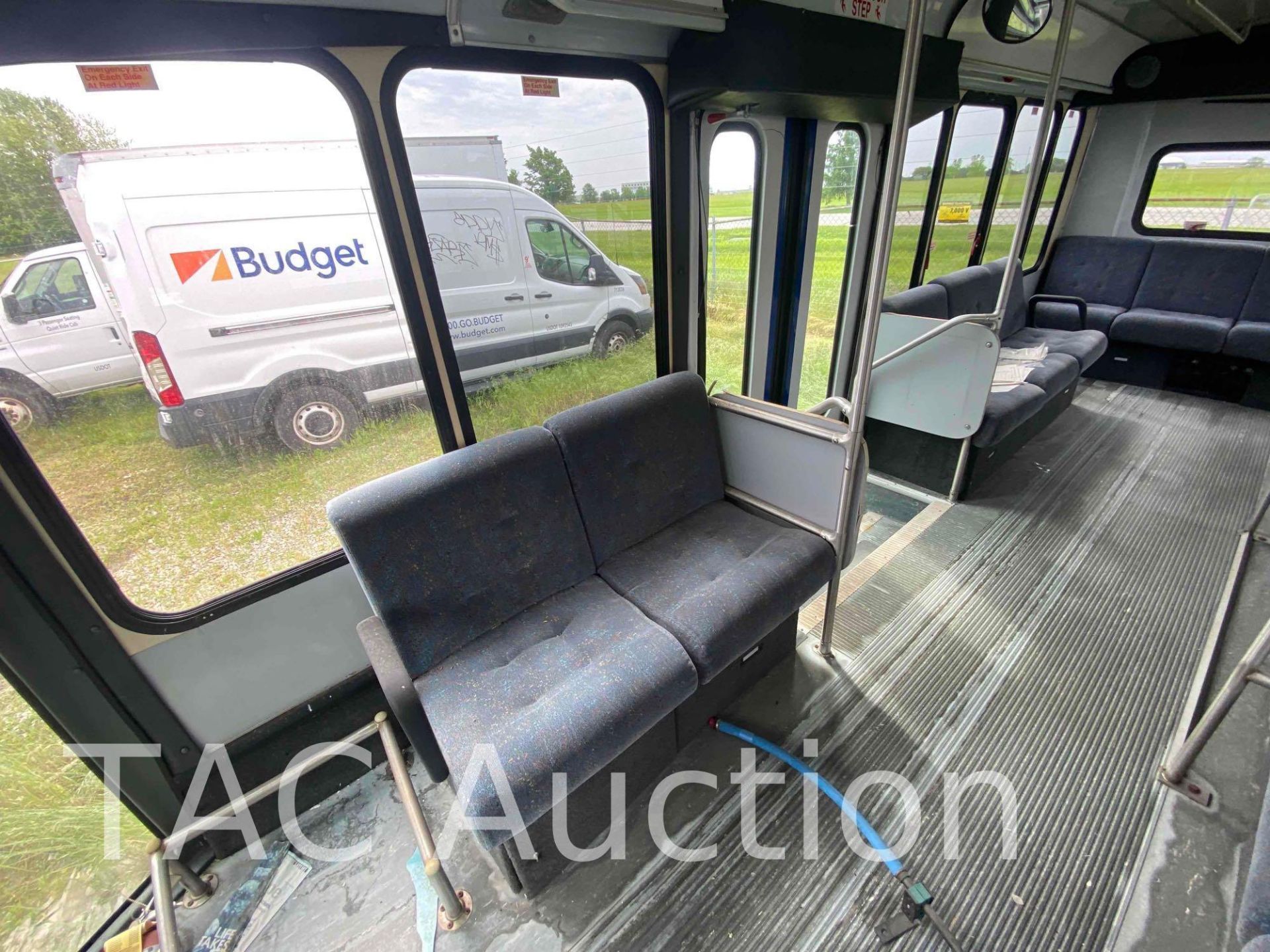 2002 Ford E-450 13 Passenger Bus - Image 17 of 47