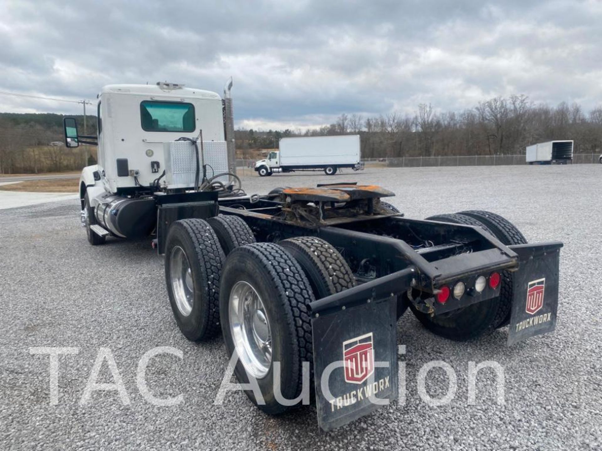 2016 Kenworth T880 Tri-Axle Heavy Haul Day Cab Truck - Image 4 of 20