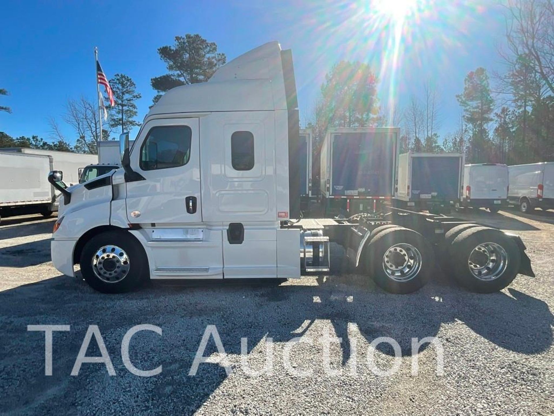 2019 Freightliner Cascadia Sleeper Truck - Image 8 of 64