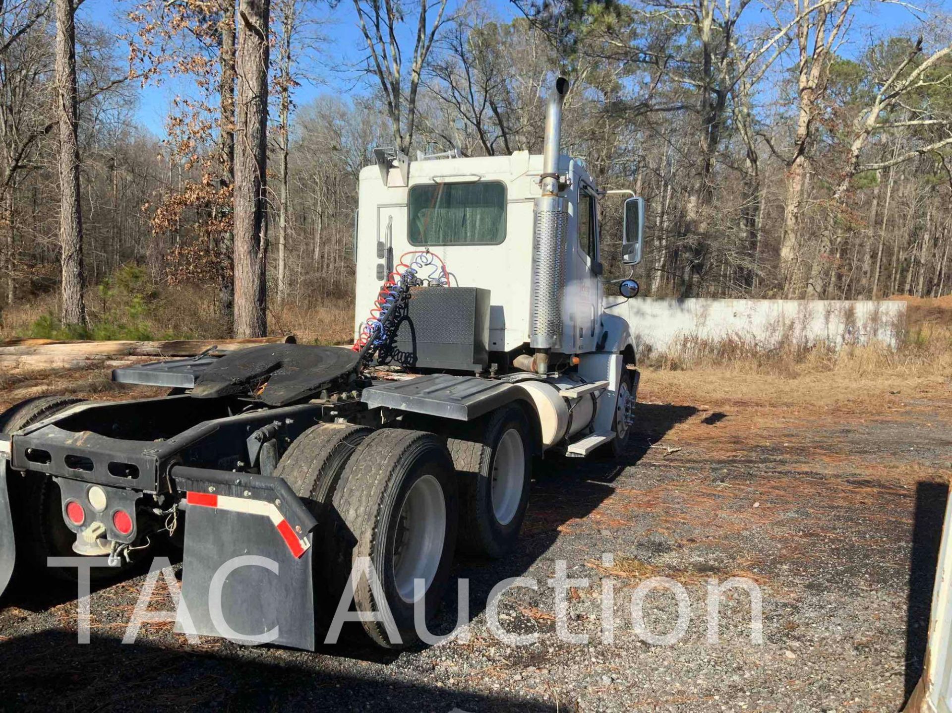 2007 Freightliner Columbia Day Cab - Image 4 of 86