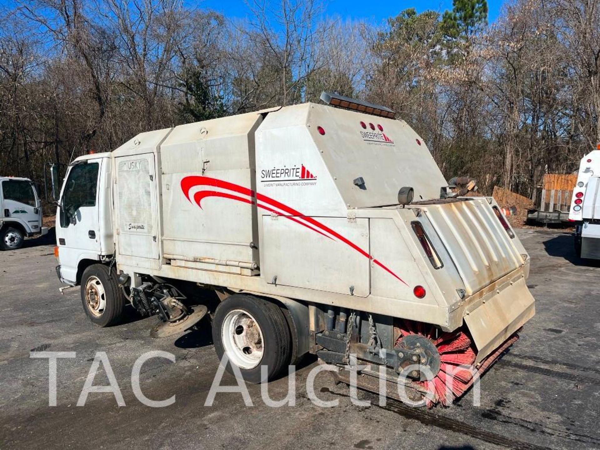 2005 GMC W5500 Sweeper Truck - Image 7 of 41