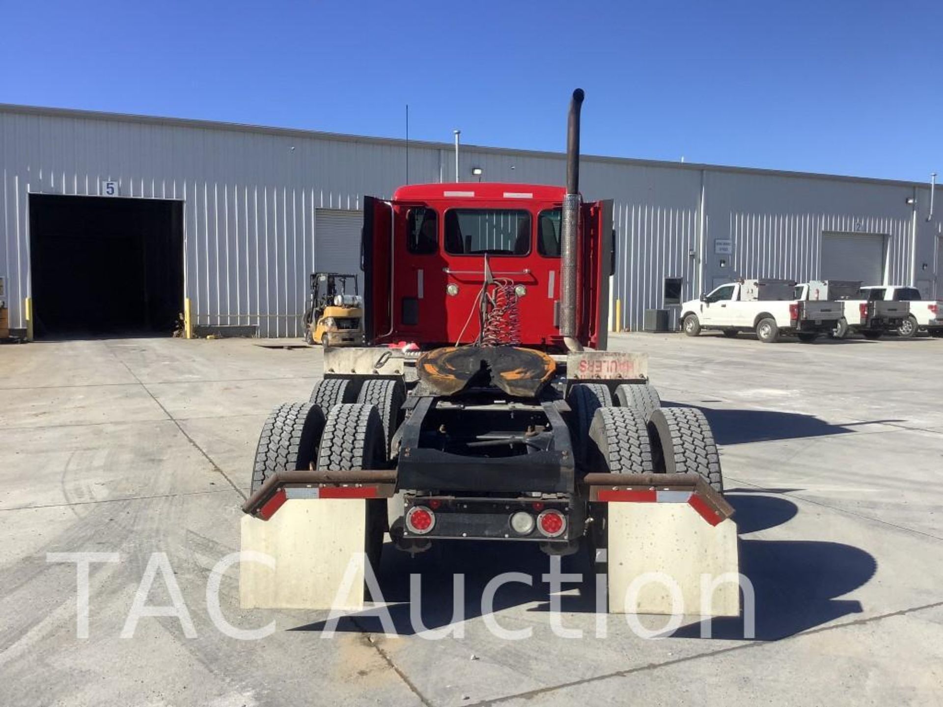 2014 Peterbilt 579 Day Cab - Image 6 of 70